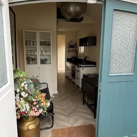 アパート Renovated & Private Tinyhouse Short デン・ハーグ