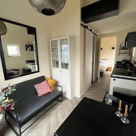 Appartement Renovated & Private Tinyhouse Short La Haye