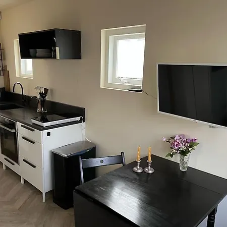 Renovated & Private Tinyhouse Short Apartman Hága