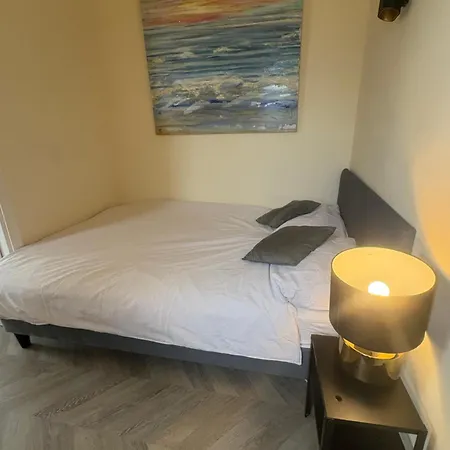 Renovated & Private Tinyhouse Short La Haye