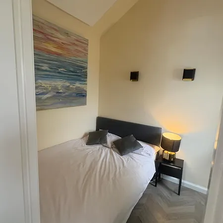 Renovated & Private Tinyhouse Short Lägenhet *