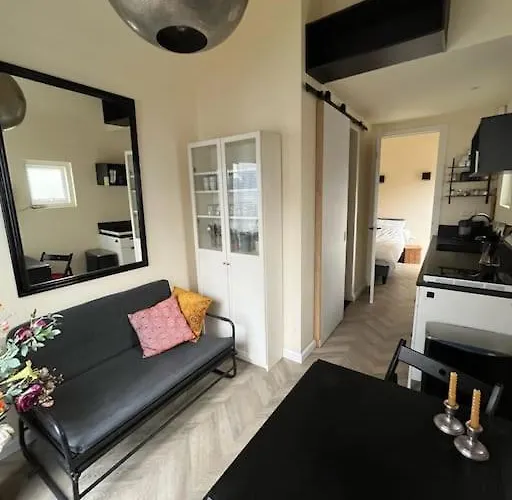 Apartman Renovated & Private Tinyhouse Short Hága